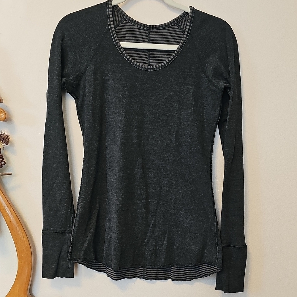 Lululemon Gray Fitted Scoop Neck Long Sleeve Tee